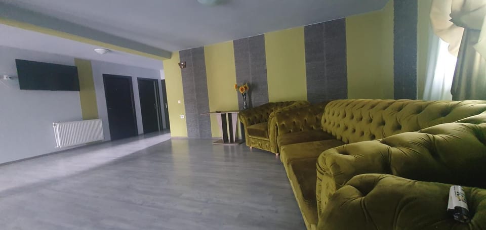 Communal lounge/ TV room, TV and multimedia, Seating area