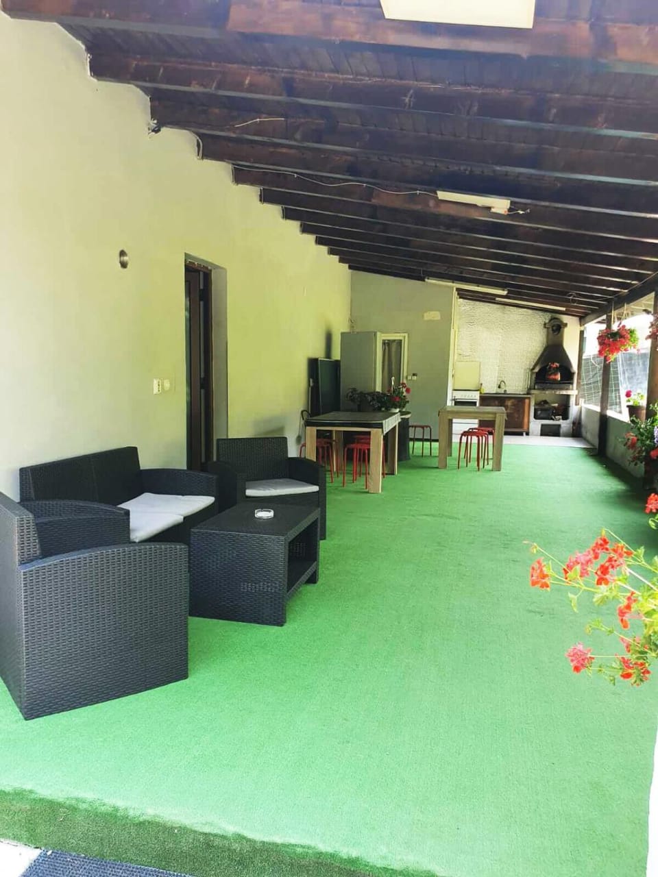 Communal lounge/ TV room, TV and multimedia, Balcony/Terrace, Seating area, Dining area