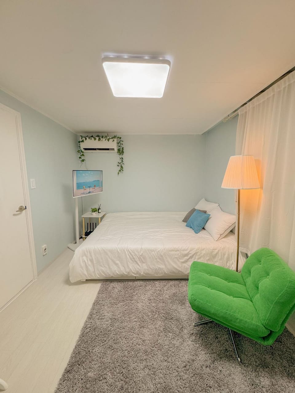 Bed, TV and multimedia, Bedroom, air conditioner