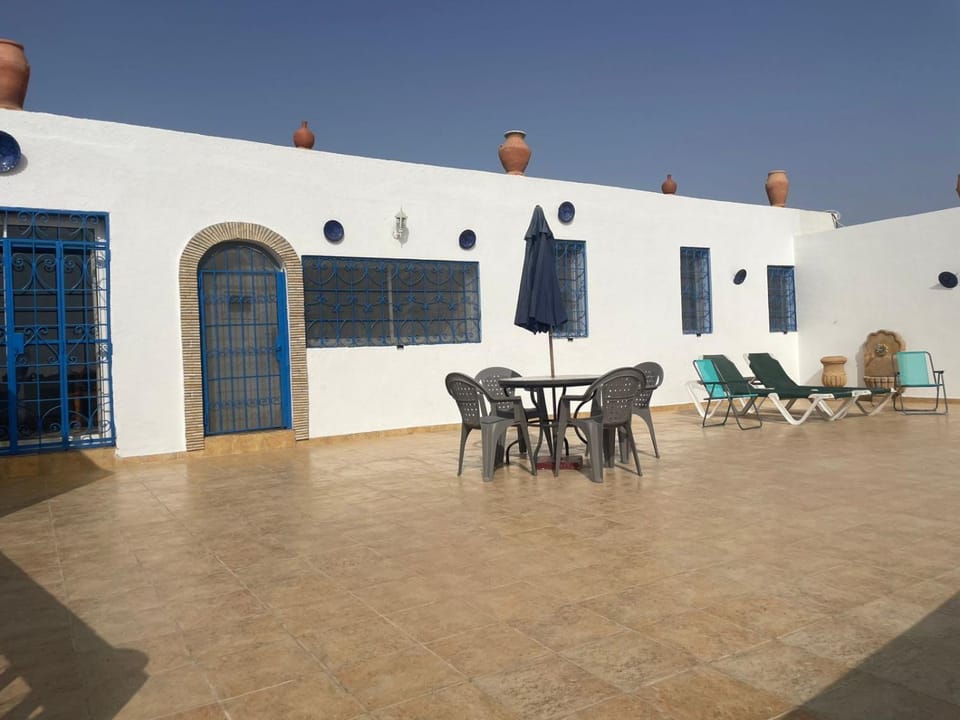 Property building, Facade/entrance, Day, Solarium, View (from property/room), Balcony/Terrace, sunbed