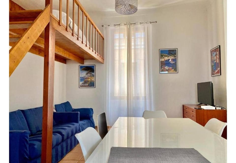 Appartement lumineux avec mezzanine Apartment in Menton