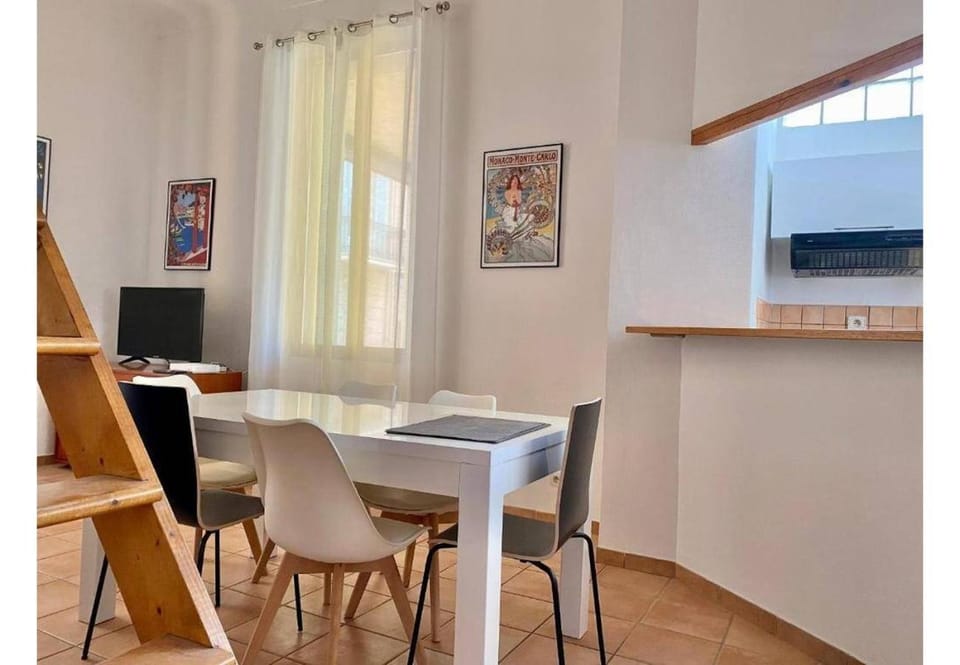 Appartement lumineux avec mezzanine Apartment in Menton