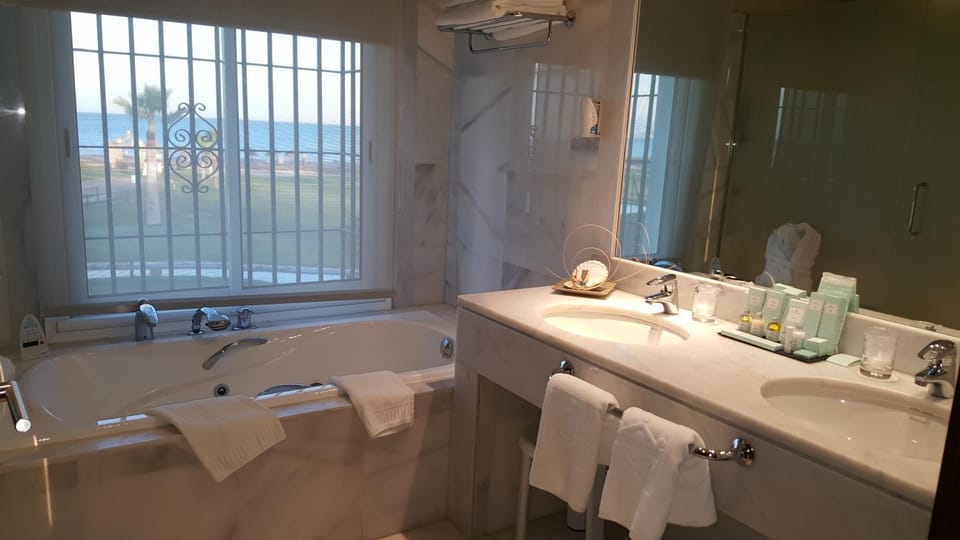 Bathroom, Decorative detail