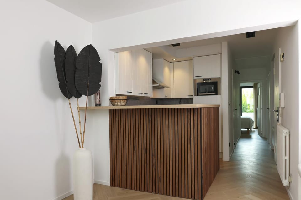 Kitchen or kitchenette, minibar, stove