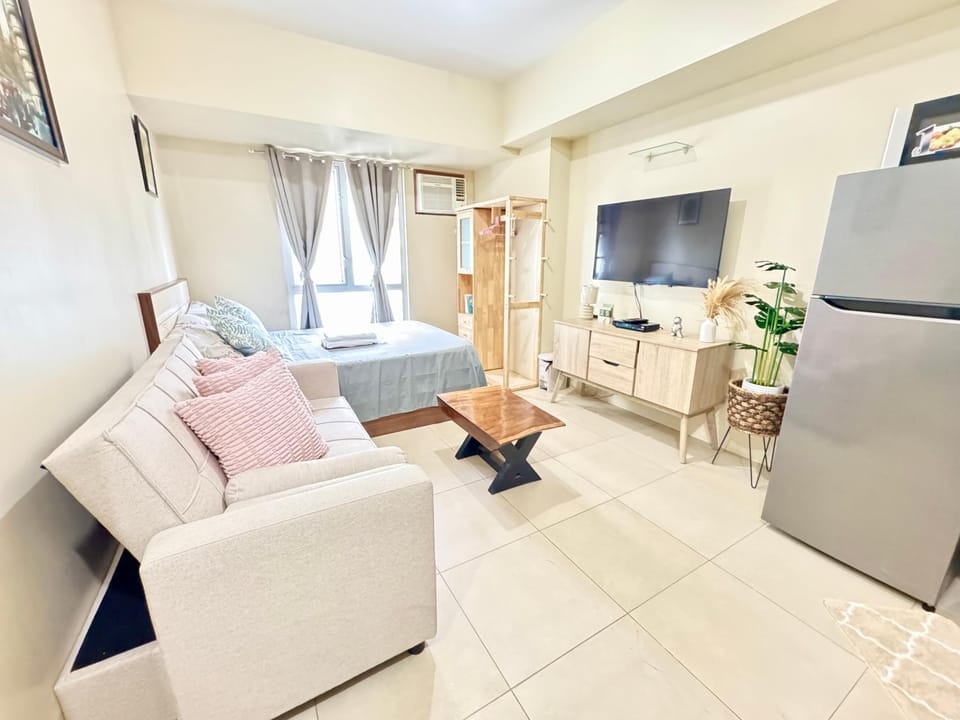 Living room, Seating area, Evening entertainment
