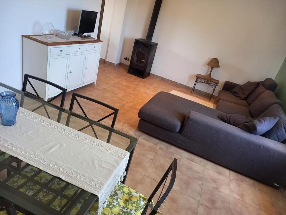 Communal lounge/ TV room, Living room, Dining area, Evening entertainment