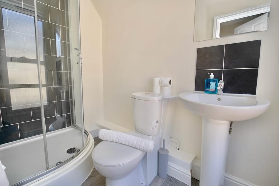 Belgrade Lodge Studio 4 - Parking, City Centre, Walk to West Orchard Shopping Centre Apartment in Coventry