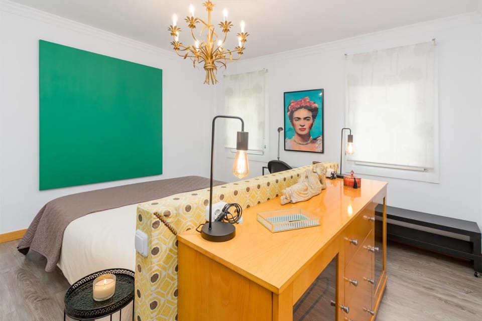 Photo of the whole room, Bedroom
