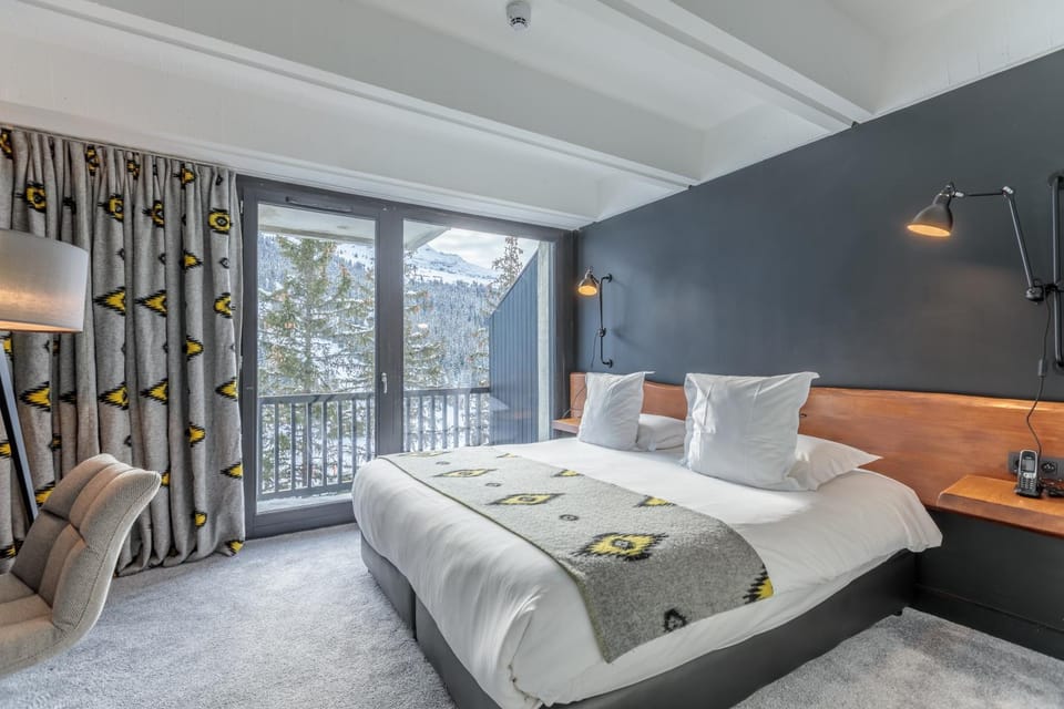 Bed, Photo of the whole room, Bedroom, Mountain view