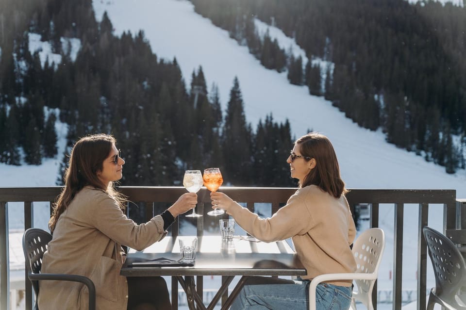 Restaurant/places to eat, View (from property/room), Balcony/Terrace, Lounge or bar, Mountain view