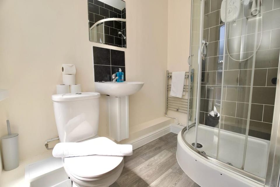 Belgrade Lodge Studio 5 - Free Netflix, Fast WiFi, Parking Apartment in Coventry