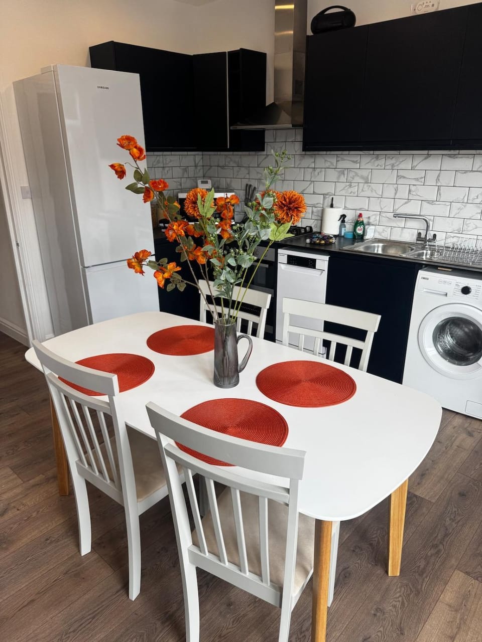 Kitchen or kitchenette, Seating area, Dining area, dishwasher, oven, washing machine, dryer