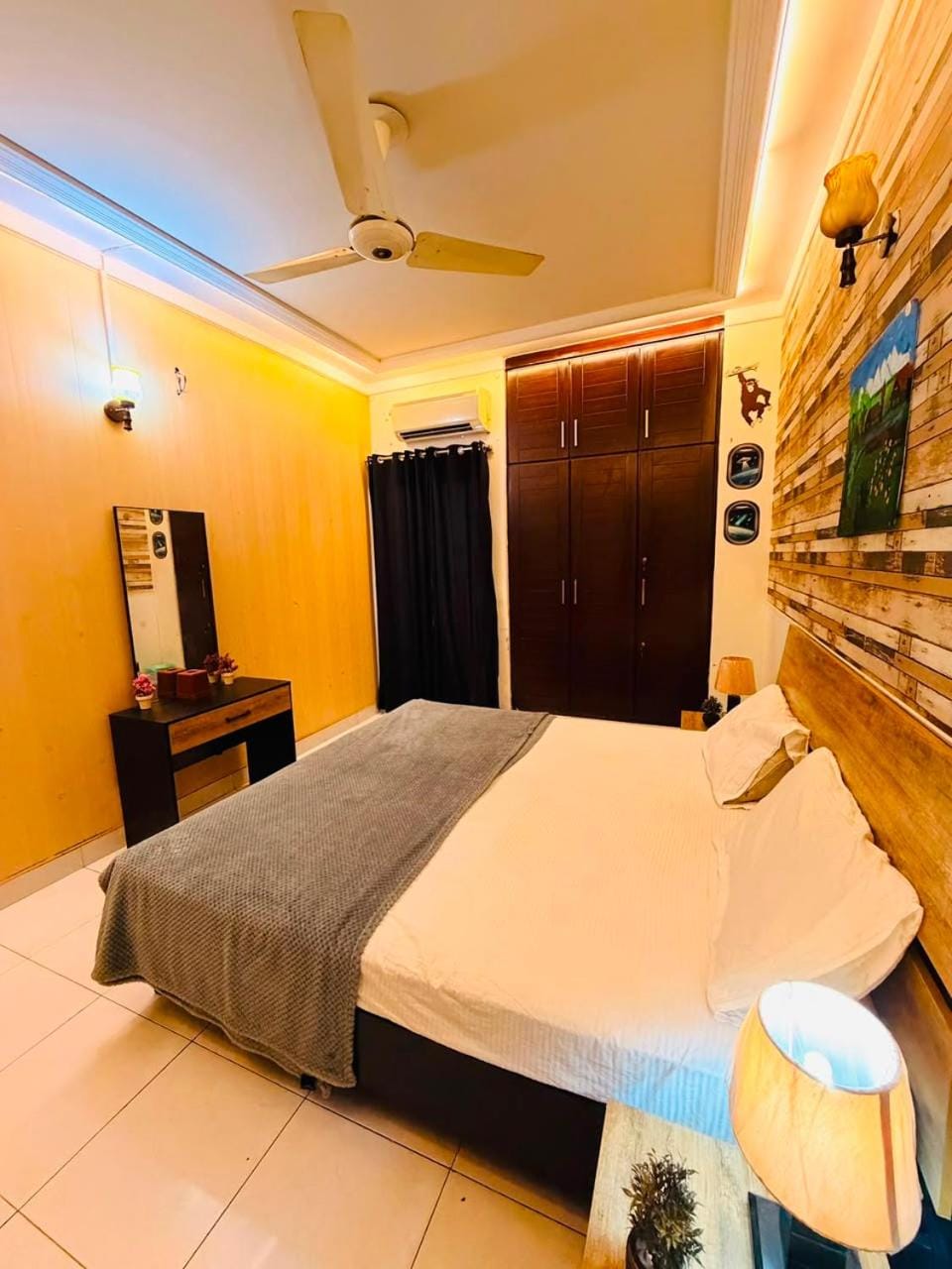 Bed, Photo of the whole room, Bedroom, wardrobe, air conditioner