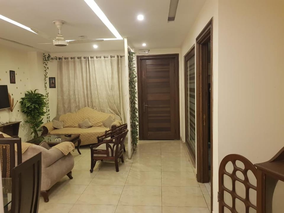 Living room, Seating area, Dining area, air conditioner