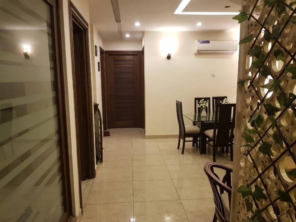 Seating area, Dining area, air conditioner