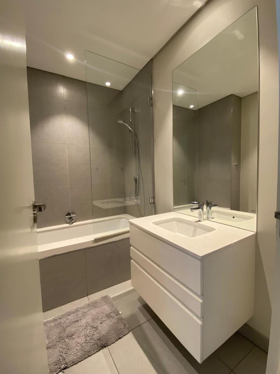 Serene Global Capetown Axis Apartment in Cape Town