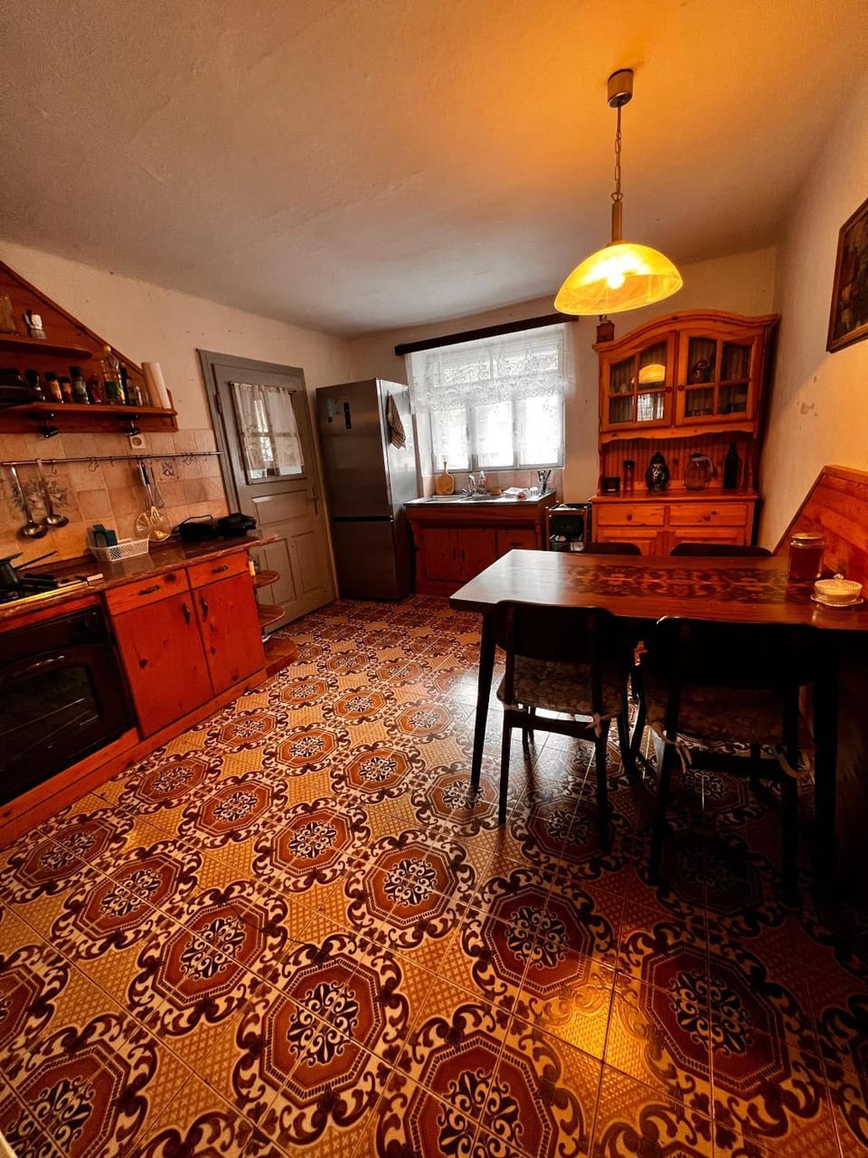 Kitchen or kitchenette, Dining area