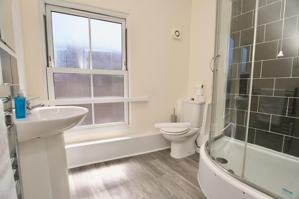 Belgrade Lodge Studio 6 - City Centre, Parking, Netflix, Superfast WiFi Apartment in Coventry