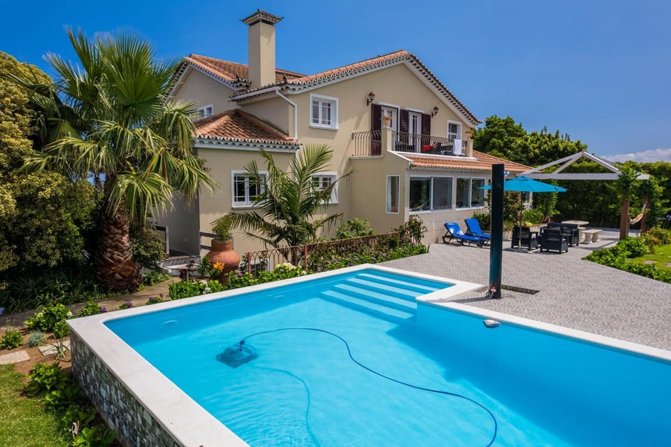 Property building, Garden, Swimming pool, sunbed
