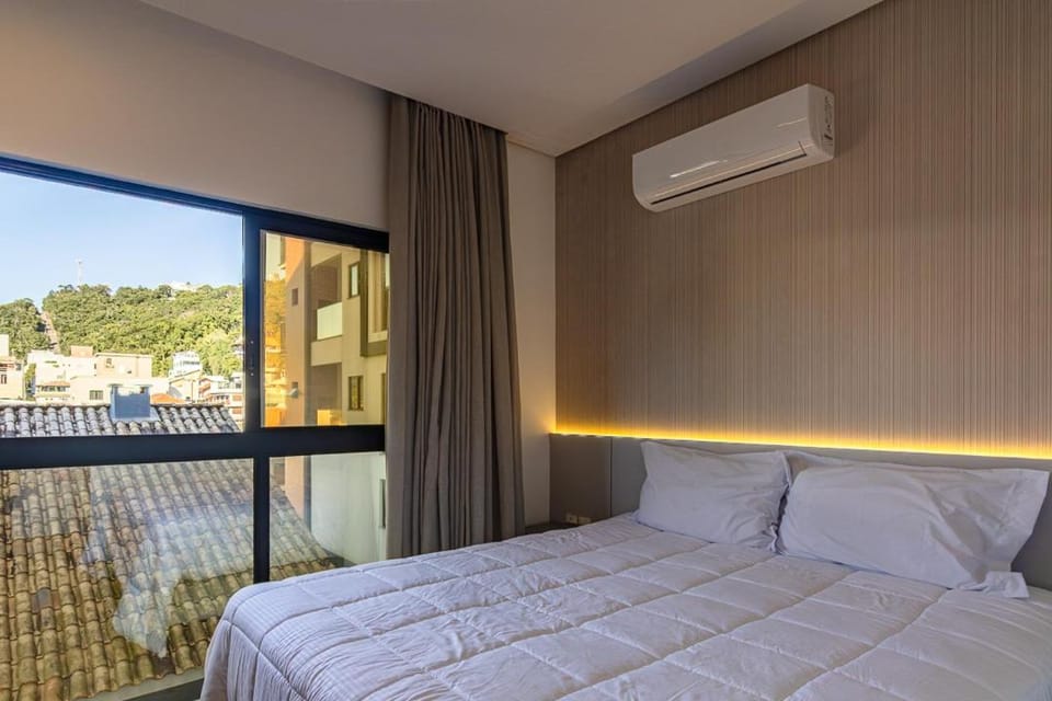 Bed, Photo of the whole room, Bedroom, air conditioner