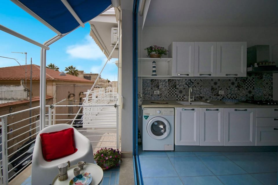 Balcony/Terrace, washing machine, kitchen