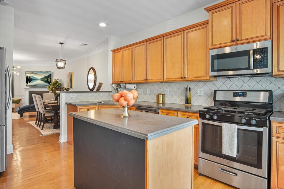 The Luxe on 16th Steps to Atlantic Station House in Atlanta
