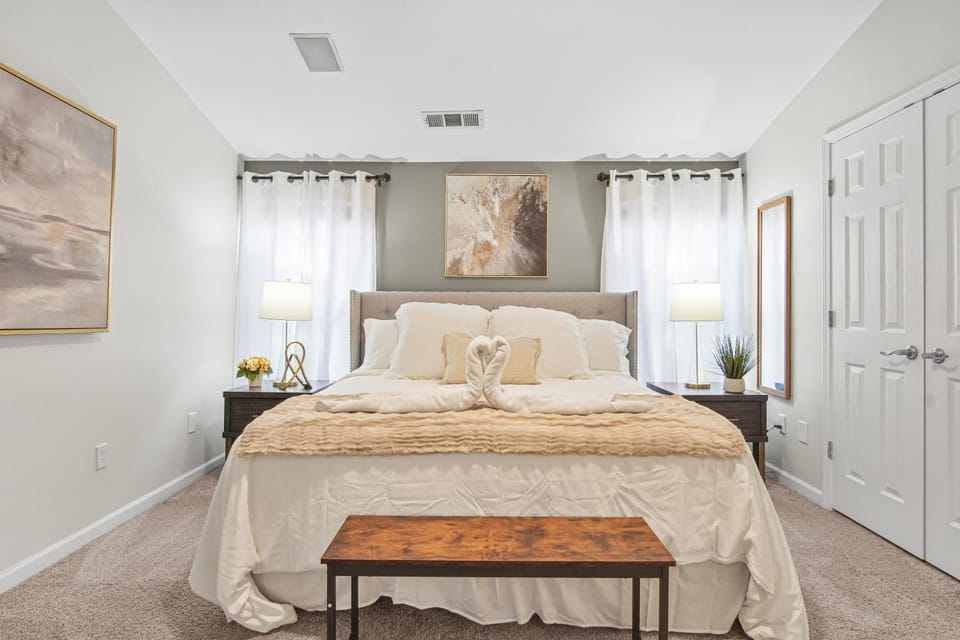 The Luxe on 16th Steps to Atlantic Station House in Atlanta