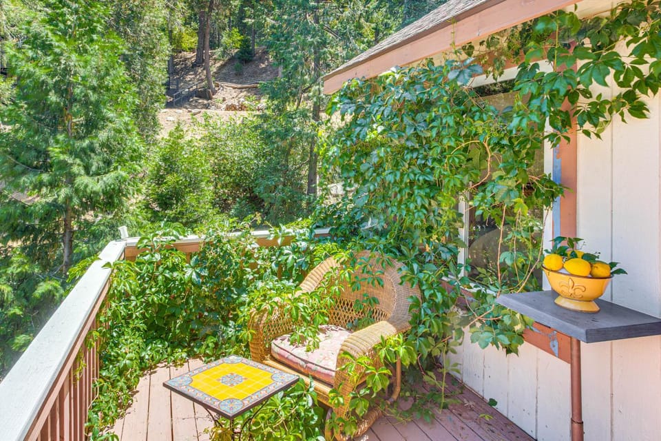 Forest Views and Fire Pit! Cozy Cabin in Crestline Cabin in Crestline