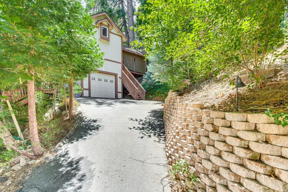 Hikers Haven! Forest-View Crestline Cabin Cabin in Crestline