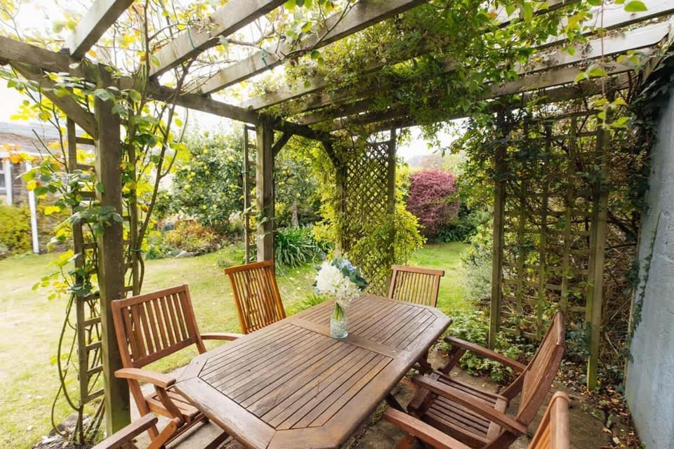 Charming Upper Solva Cottage by Beaches and Harbour House in Saint Davids