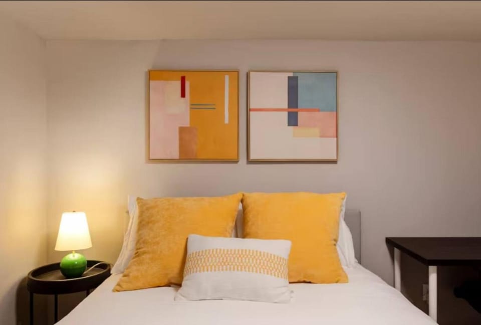 Bed, Photo of the whole room, Decorative detail, Bedroom