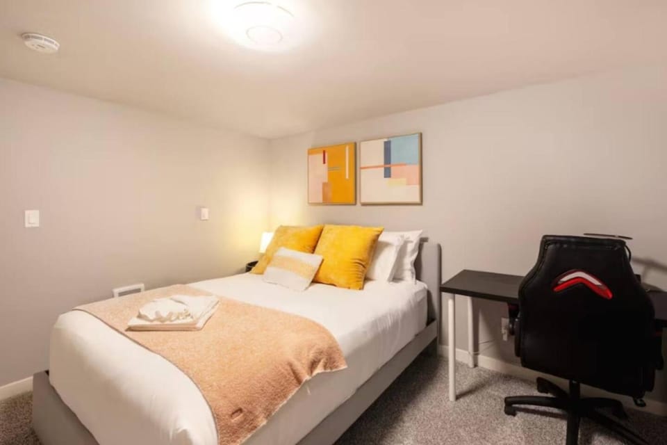 Bed, Bedroom