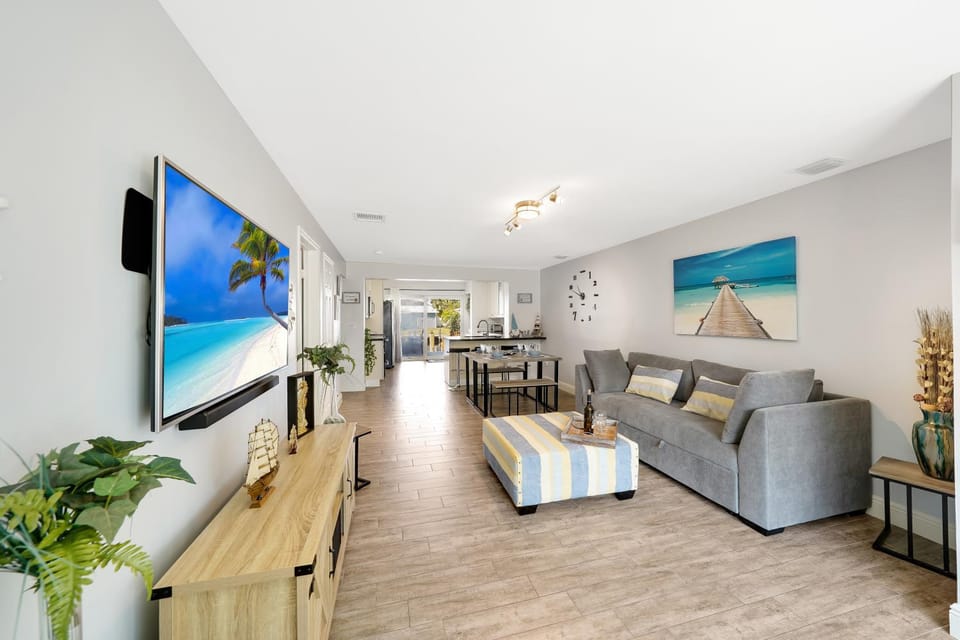TV and multimedia, Living room, Seating area, Entertainment