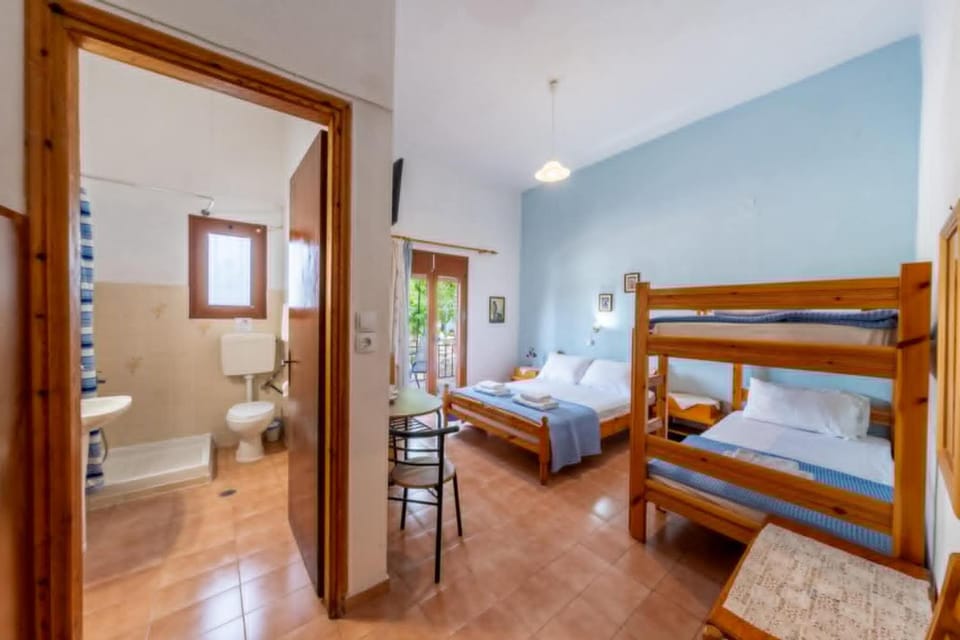 Toilet, Bed, Bathroom, Bedroom, bunk bed, towels