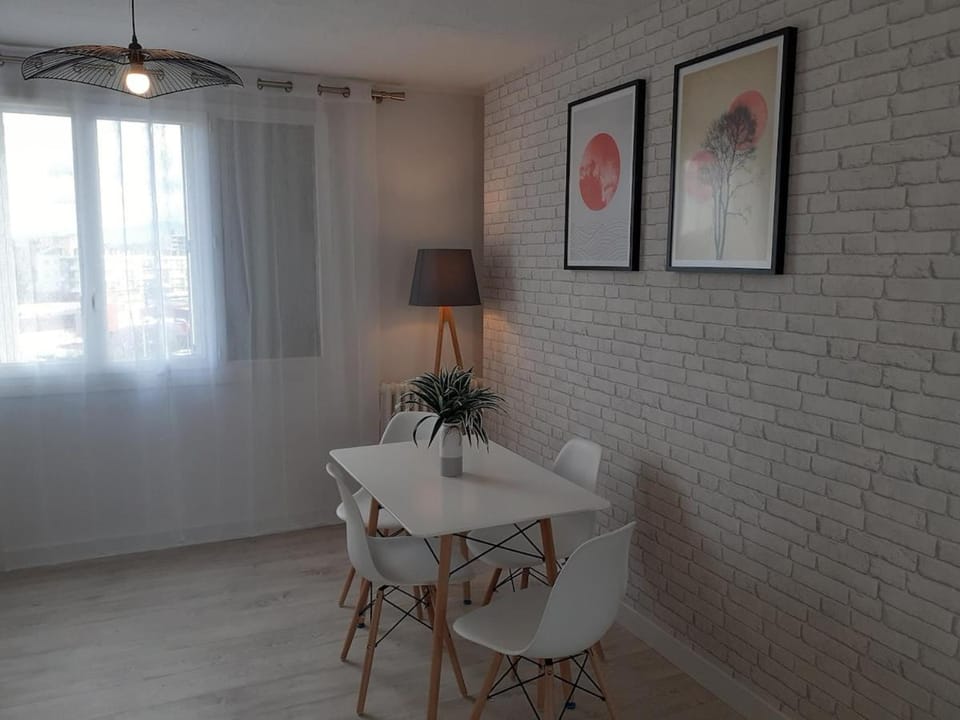Un appartement lumineux avec vue exceptionnelle avec 3 chambres Apartment in Valence