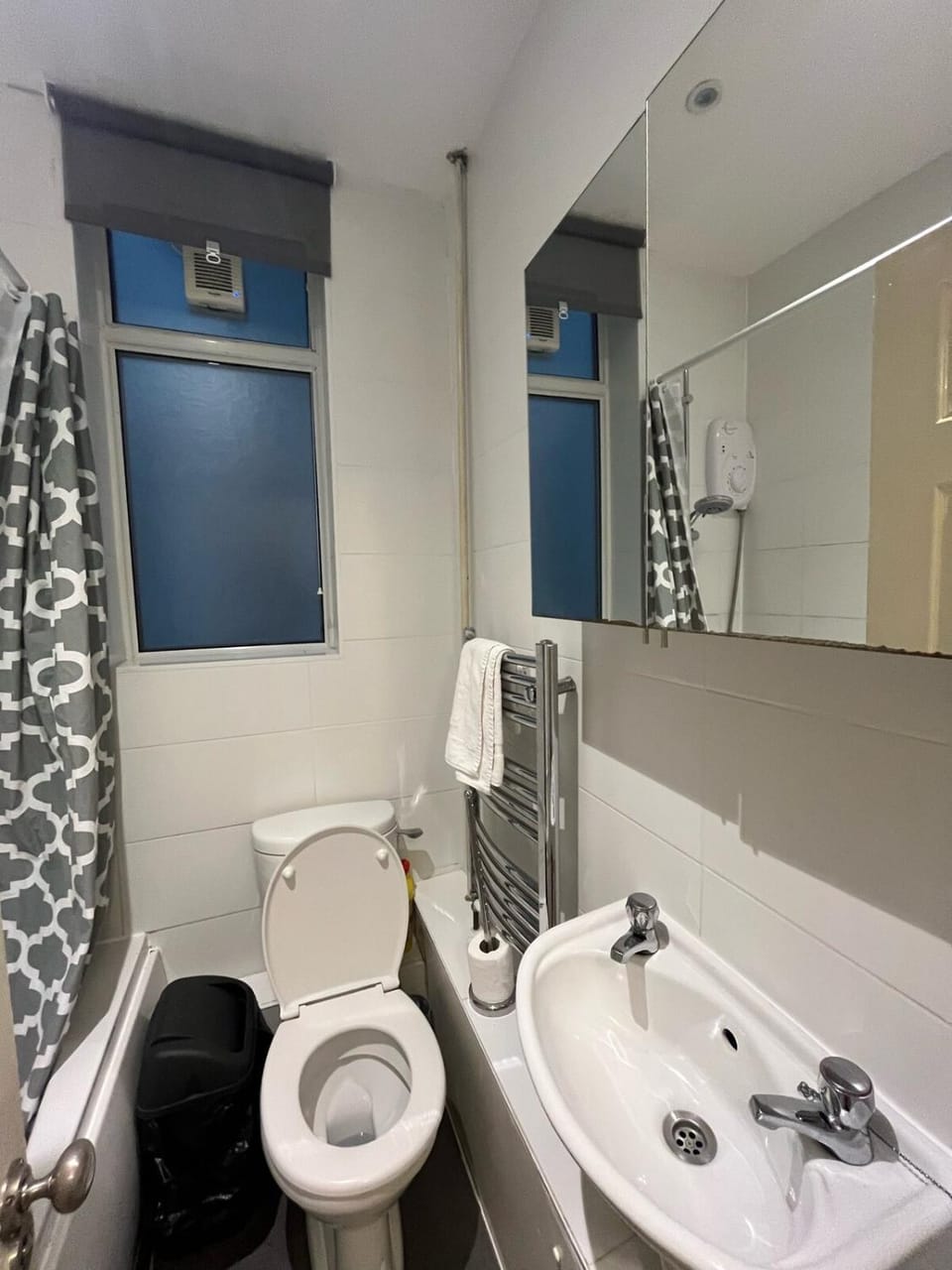 Shower, Toilet, Bathroom, Bath
