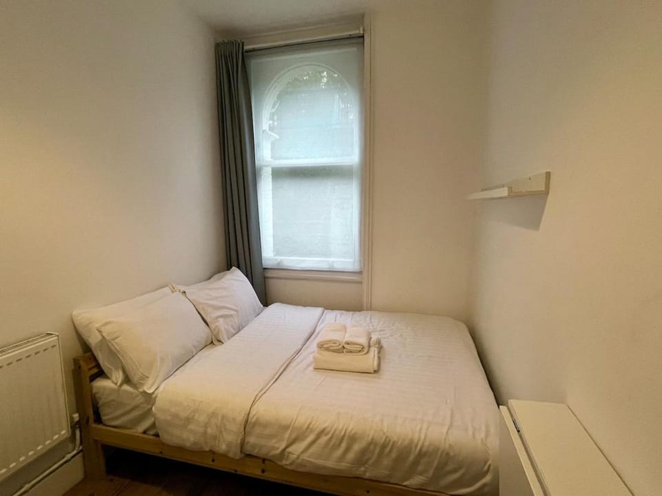 Bedroom, towels