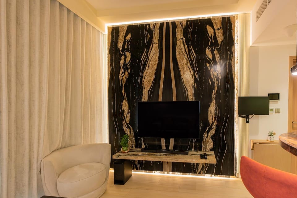 Communal lounge/ TV room, TV and multimedia, Living room, Seating area, Evening entertainment
