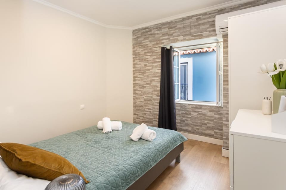 Bed, View (from property/room), Photo of the whole room, Bedroom, towels