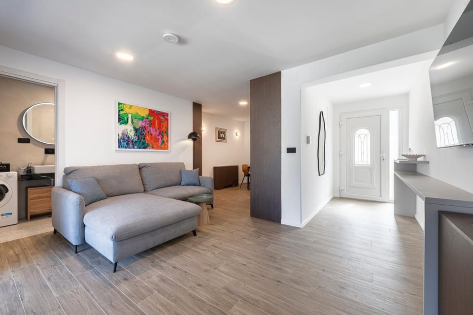 Living room, Photo of the whole room, Seating area