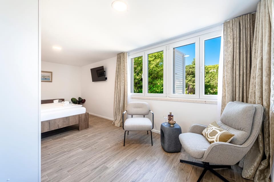 Seating area, Bedroom