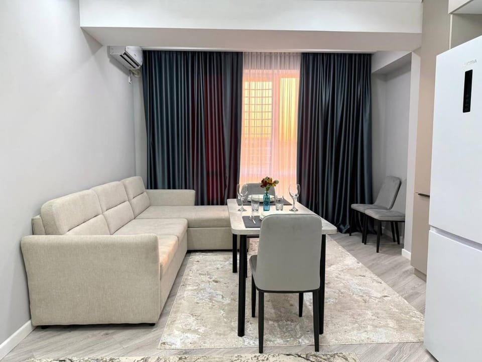 Living room, Seating area, Dining area