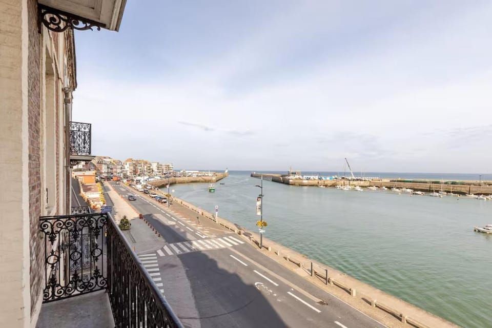Un des sens, vue port, Sauna et Spa Apartment in Normandy