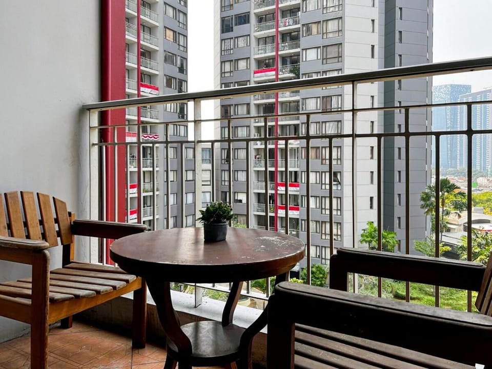 Large and Strategic Rasuna Apt 3BR with WiFi &Pool Apartment in South Jakarta City