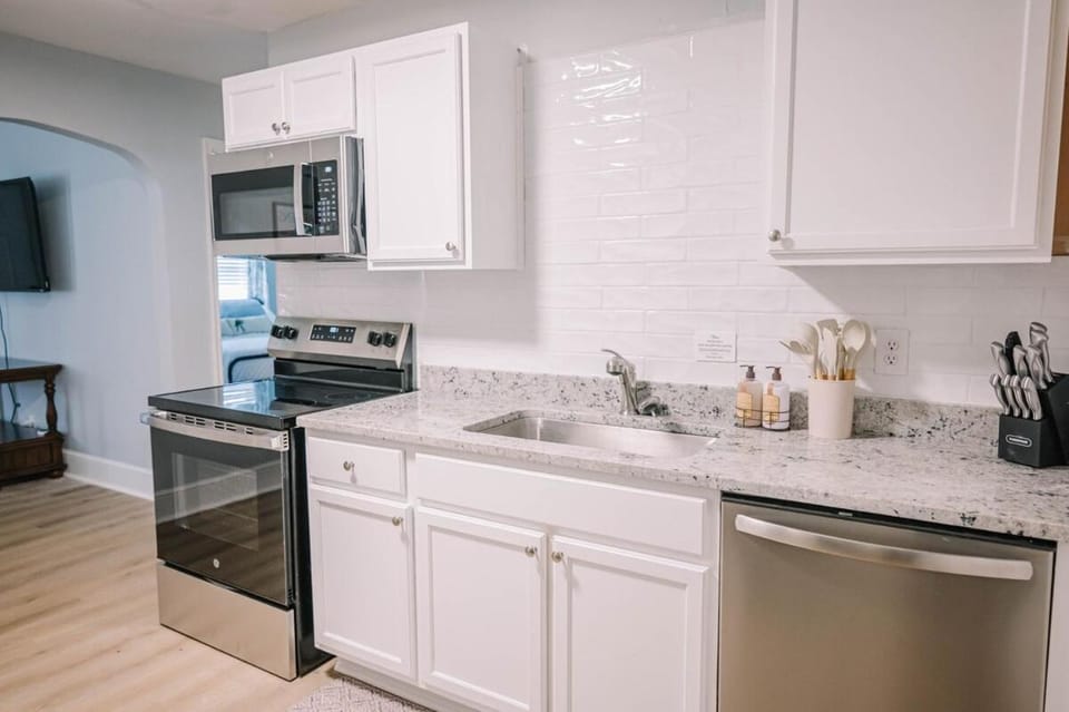 Cozy midtown 3 bedroom 1 bath House in Danville