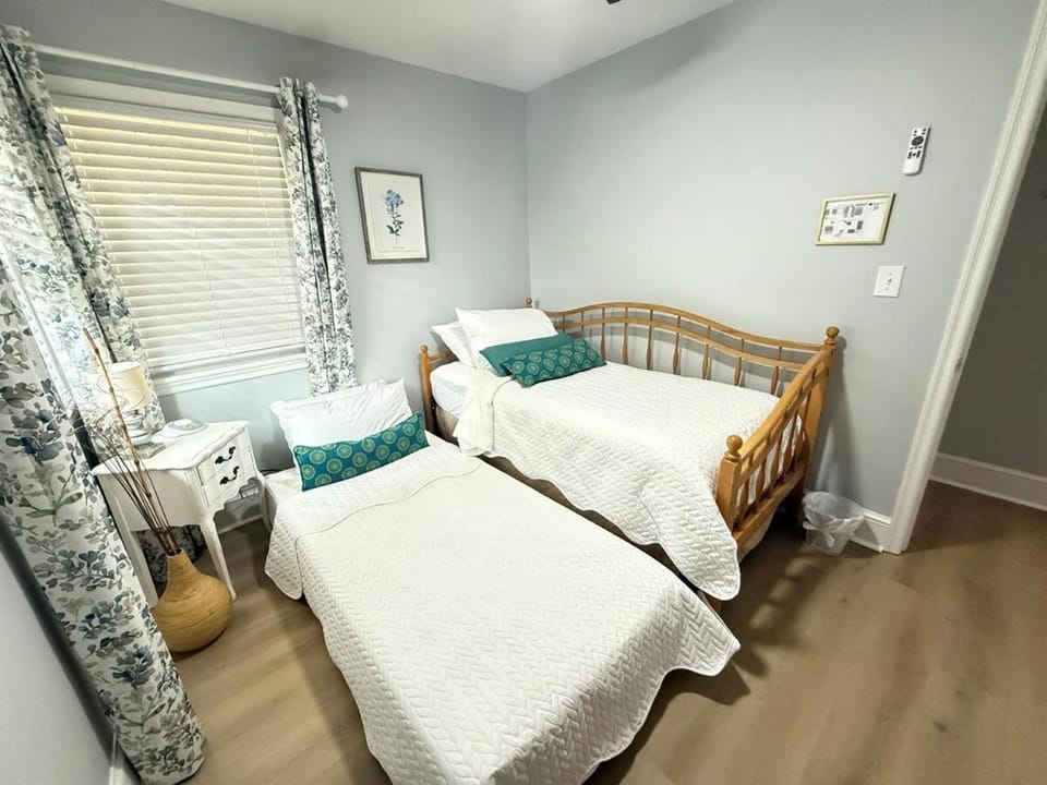 Cozy midtown 3 bedroom 1 bath House in Danville