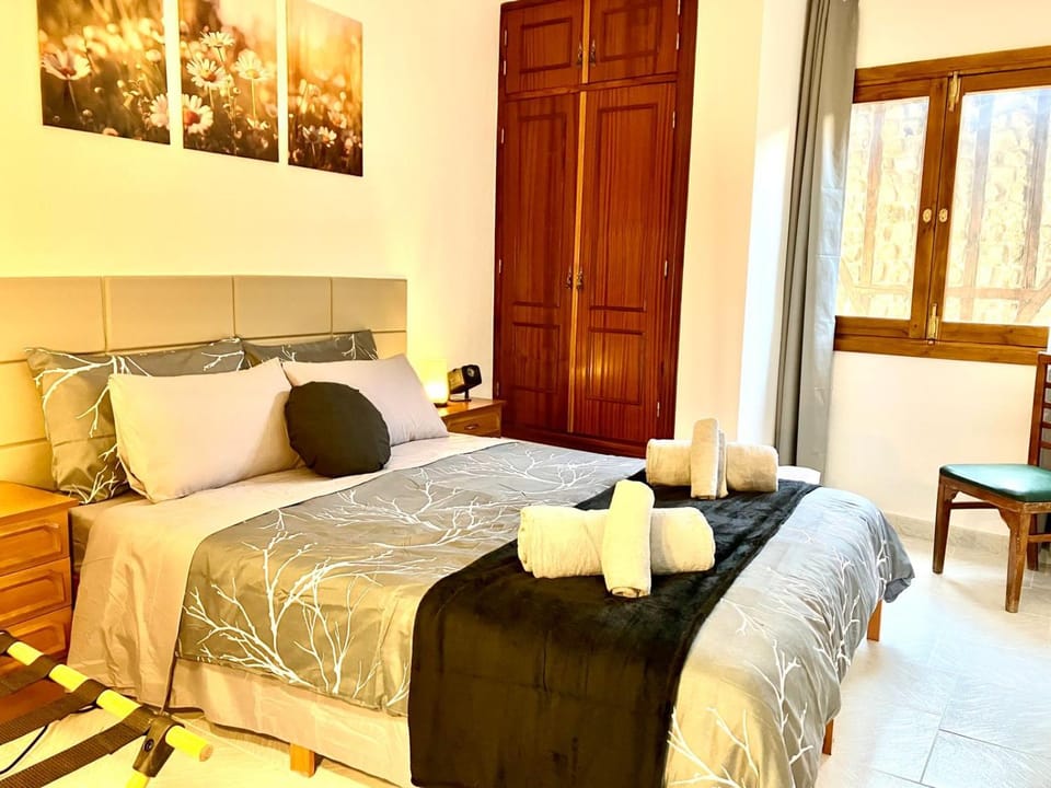 Bed, Photo of the whole room, Bedroom, wardrobe