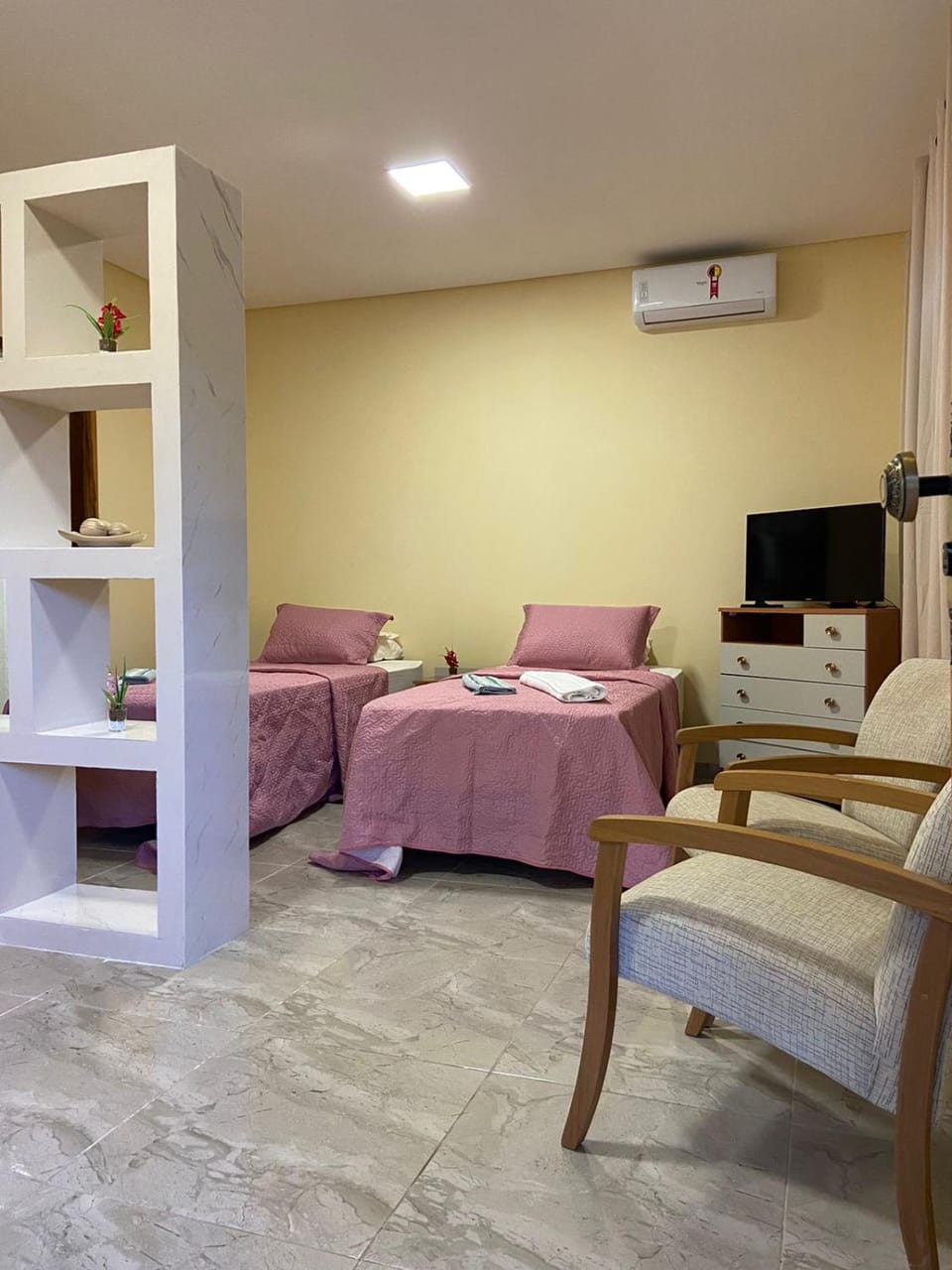 Bed, TV and multimedia, Photo of the whole room, Bedroom, air conditioner