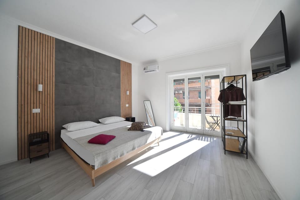 Bed, TV and multimedia, Photo of the whole room, Evening entertainment, Bedroom, Entertainment, flat iron, heating, wardrobe, air conditioner