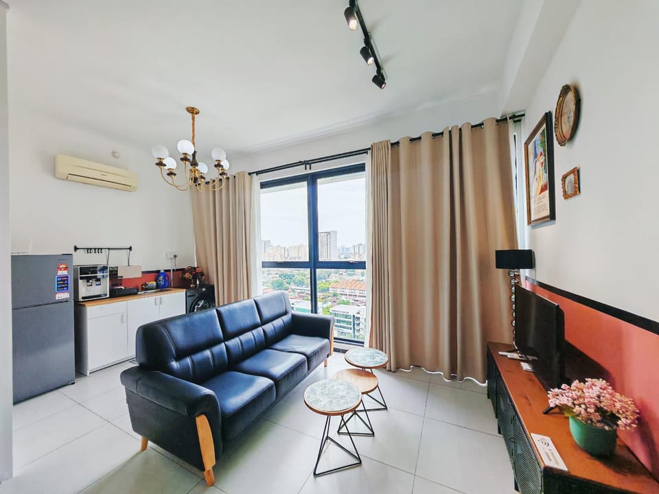 TV and multimedia, Living room, Seating area, air conditioner